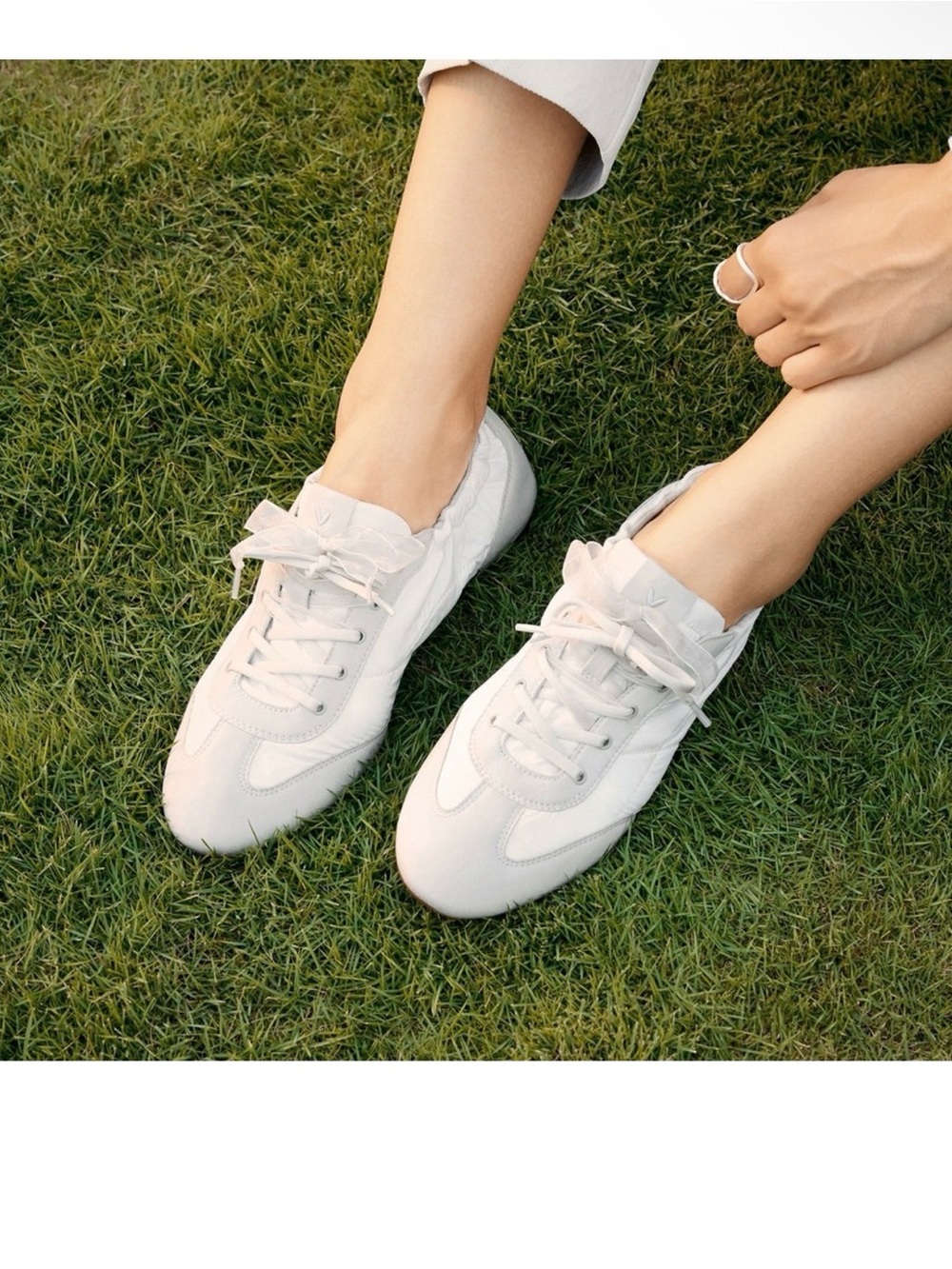 VIVAIA Yancy Lace-Up Sneakers White/Smokey Grey 9.5